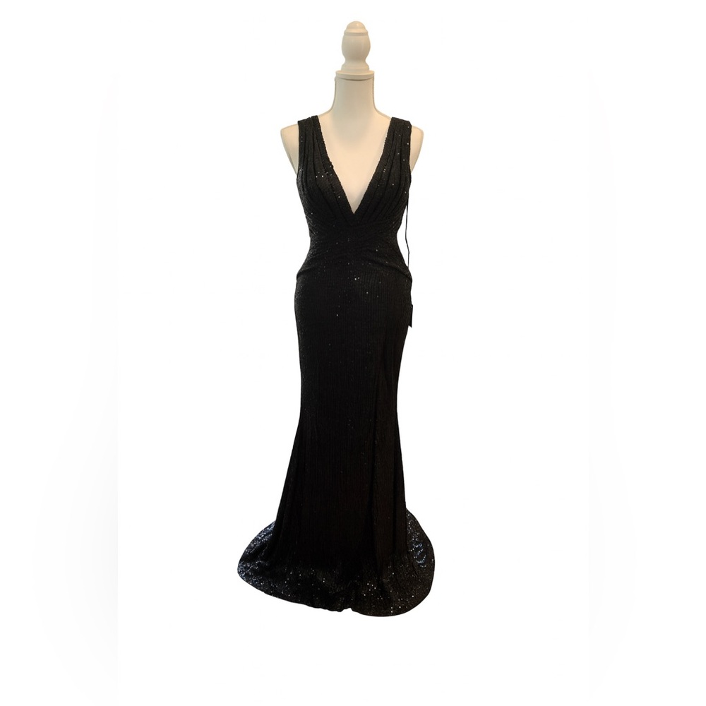 NWT - IEENA MAC DUGGAL - V-Neck Sequin Gown; Color: Black; Size 6; Style 26598